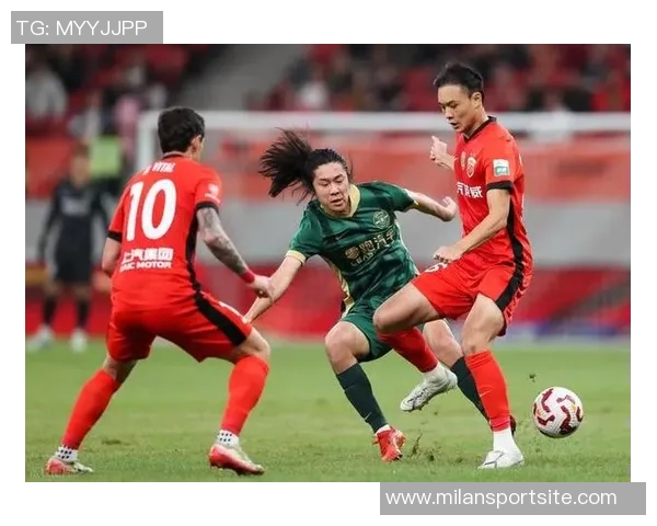 海港队抵达泰国备战亚冠李帅刘若钒加布里埃尔因伤缺阵 海港队抵达泰国备战亚冠李帅刘若钒加布里埃尔因伤缺阵