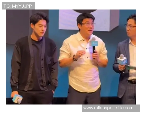 李明家族颜值爆表李嗣镕首秀进球姐姐赛后温馨祝贺