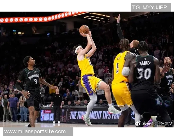 里夫斯分享与东詹并肩作战的感受与三位无私创造者的默契配合 里夫斯分享与东詹并肩作战的感受与三位无私创造者的默契配合