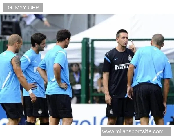 国米主场球迷为J马丁内斯加油助威助其走出车祸阴影重返赛场